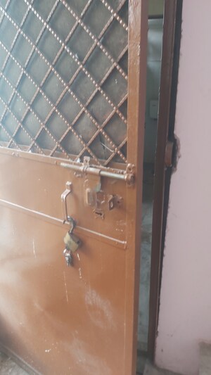 Furnished Amenities in 2.5 BHK Builder Floor at Mayur Vihar – for Sale