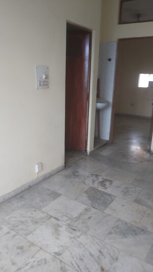 Furnished Amenities in 2.5 BHK Builder Floor at Mayur Vihar – for Sale