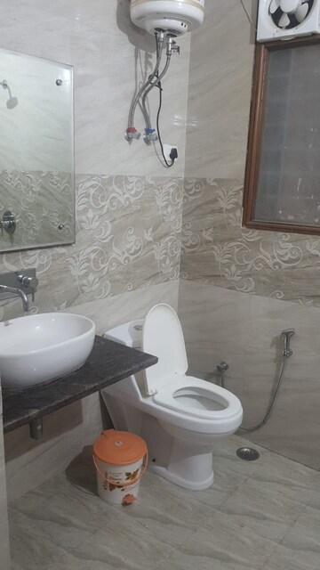 Bathroom in 2 BHK Builder Floor at Sector 27 – for Rent
