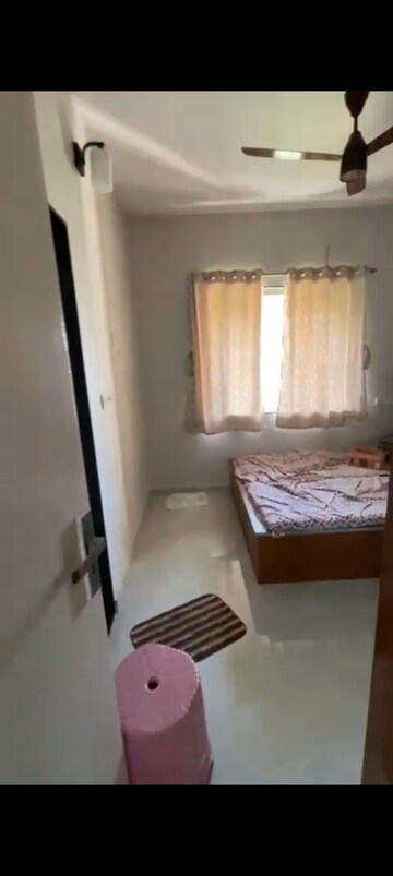 Room in 2 BHK Apartment at Vartak Nagar – for Sale