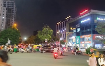 Showroom For Sale in Vip Road
