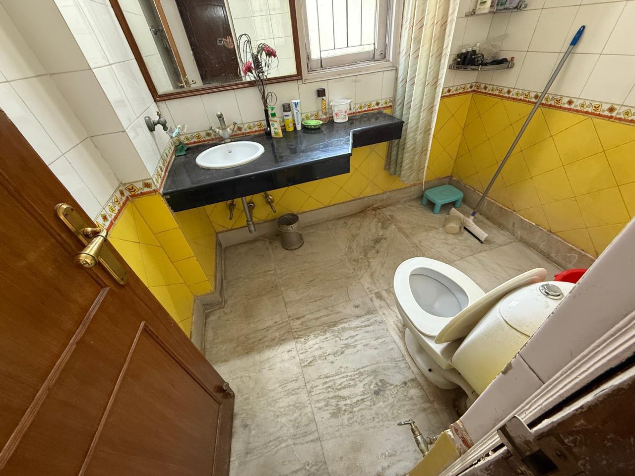 2 BHK + Pooja Room Apartment For Rent in RWA Apartments Sector 116