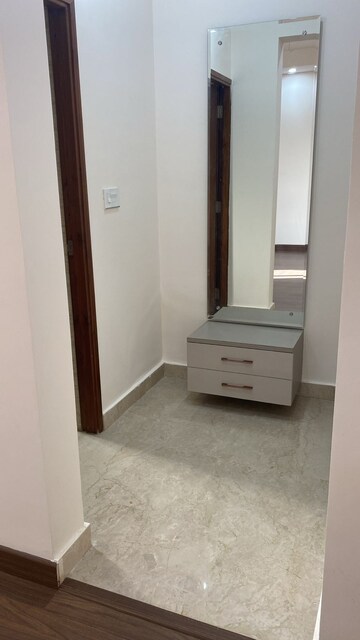 Room in 4 BHK Apartment at Aurobindo Kohinoor, Serilingampally – for Rent