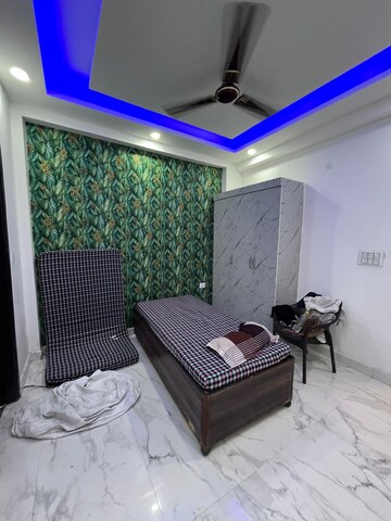 2 BHK Apartment For Rent in RWA Apartments Sector 122, Sector 122