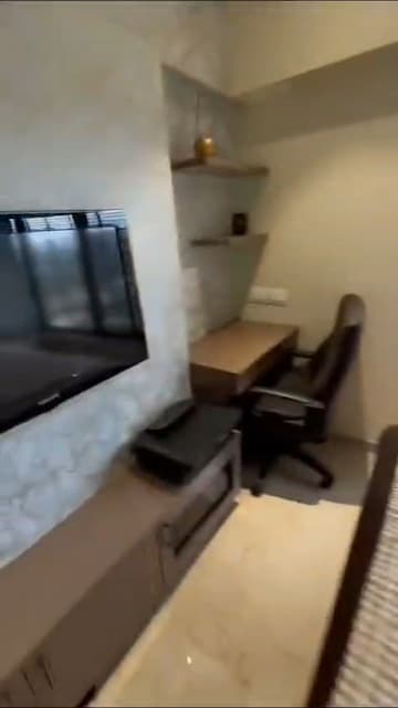 Master Bedroom in 2 BHK Apartment at Mamta Apartment Andheri, Andheri West – for Rent