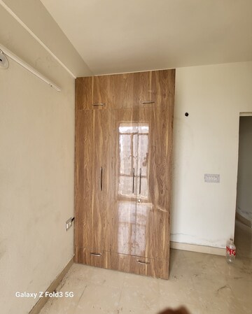 Room in 2 BHK Apartment at Conscient Habitat, Sector 99a – for Rent