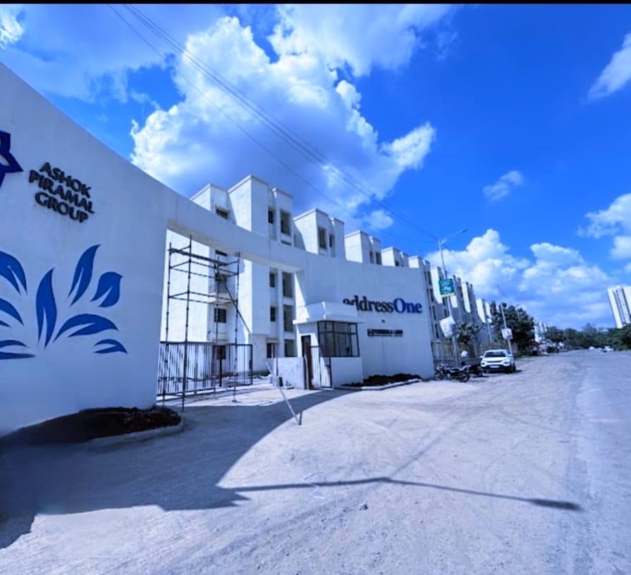 1 BHK + Extra Room Apartment For Sale in Peninsula Bldg