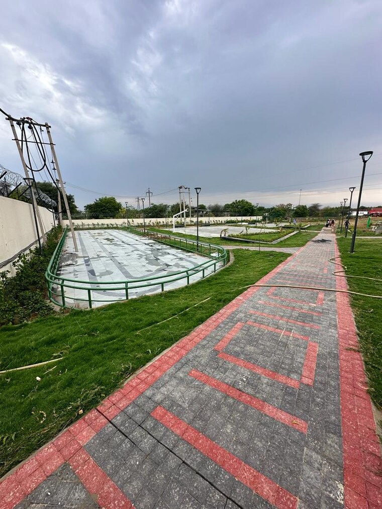 Garden, signature-global-the-roselia 2 Bedroom 800 Sq.Ft. Apartment In Sector 95a Gurgaon 8931256