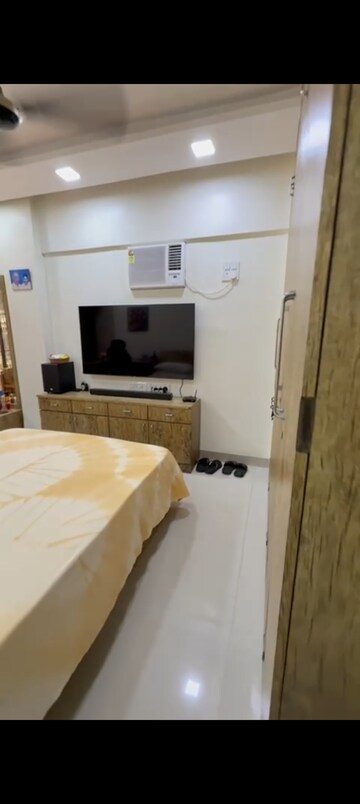 Master Bedroom in 2 BHK Apartment at Melbourne Apartment, Andheri West – for Rent