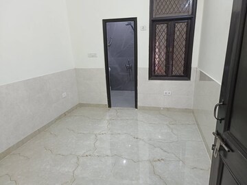 Room in 3 BHK Builder Floor at Shakti Khand – for Rent