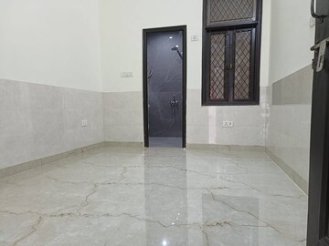 Room in 3 BHK Builder Floor at Shakti Khand – for Rent