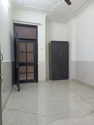 Room in 3 BHK Builder Floor at Shakti Khand – for Rent