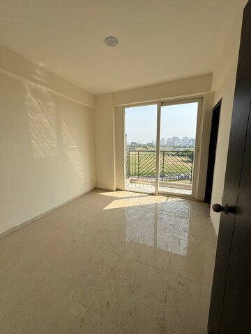 Room in 2.5 BHK Apartment at Signature Global Grand Iva, Sector 103 – for Rent