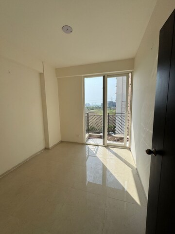 Room in 2.5 BHK Apartment at Signature Global Grand Iva, Sector 103 – for Rent