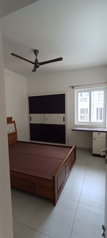 Room in 2 BHK Apartment at Casagrand Boulevard, Hennur Road – for Rent
