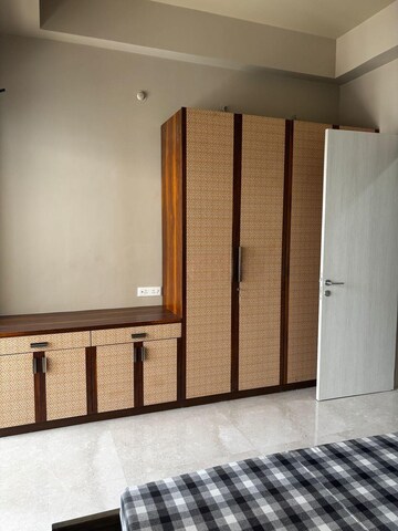Room in 3 BHK Apartment at Indiabulls Sky Forest, Lower Parel – for Rent