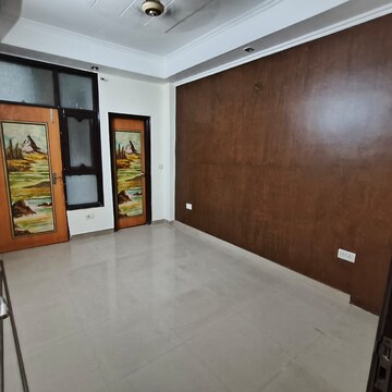 Room in 3 BHK Builder Floor at Niti Khand – for Rent
