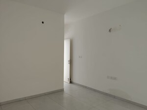 Room in 2 BHK Apartment at Casagrand Boulevard, Hennur Road – for Sale