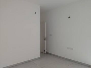 Room in 2 BHK Apartment at Casagrand Boulevard, Hennur Road – for Sale