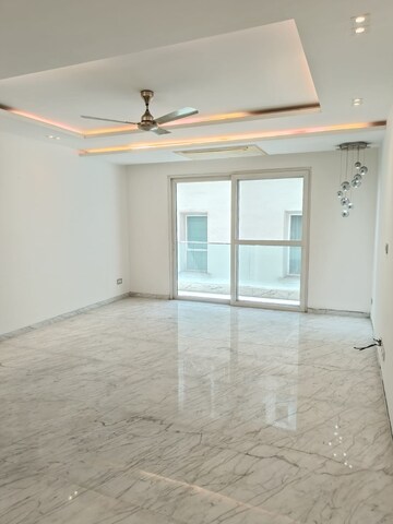 Room in 4 BHK Builder Floor at Panchsheel Park – for Rent