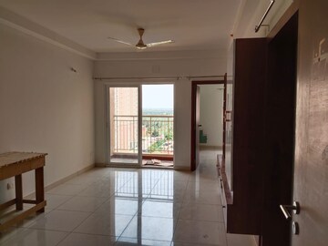 Room in 2 BHK Apartment at Prestige Finsbury Park Hyde, Bagaluru – for Rent