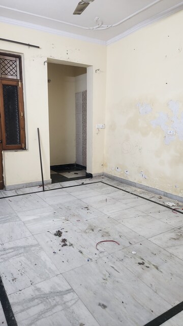 Room in 2 BHK Independent House at Sector 30 – for Rent