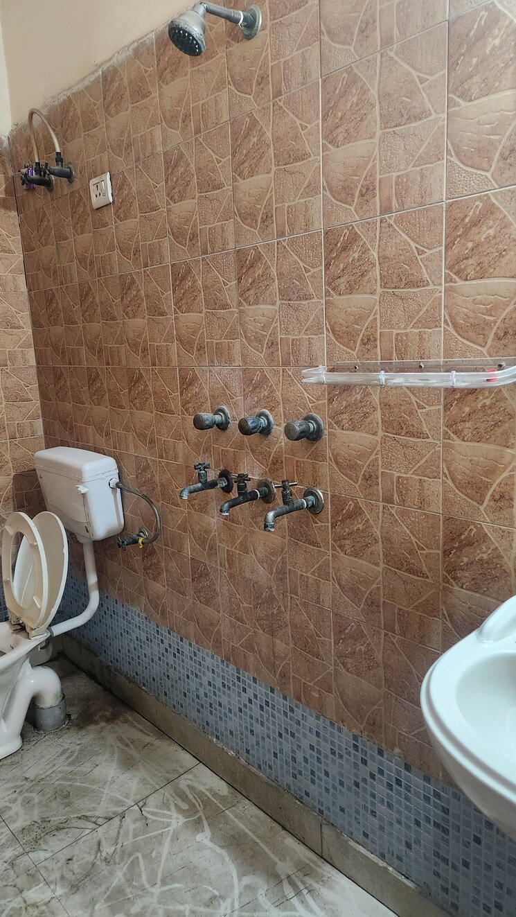 Bathroom, sector 30 2 Bedroom 1400 Sq.Ft. Independent House In Sector 30 Faridabad 8931419