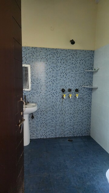 Attached Bathroom in 2 BHK Independent House at Sector 30 – for Rent