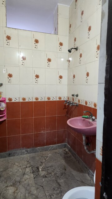 Bathroom in 2 BHK Builder Floor at Sector 31 – for Rent