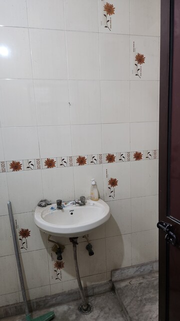 Bathroom in 2 BHK Builder Floor at Sector 31 – for Rent