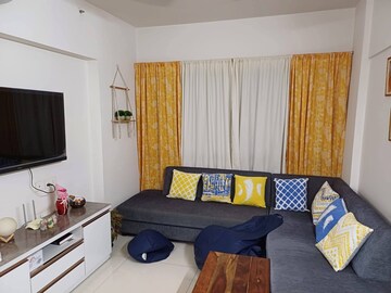 Master Bedroom in 2.5 BHK Apartment at Thane West – for Rent