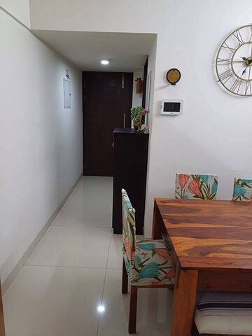 Furnished Amenities in 2.5 BHK Apartment at Thane West – for Rent