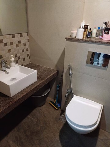 Master Bedroom in 2.5 BHK Apartment at Thane West – for Rent
