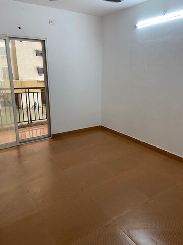Room in 2 BHK Apartment at DB Orchid Ozone, Dahisar East – for Rent