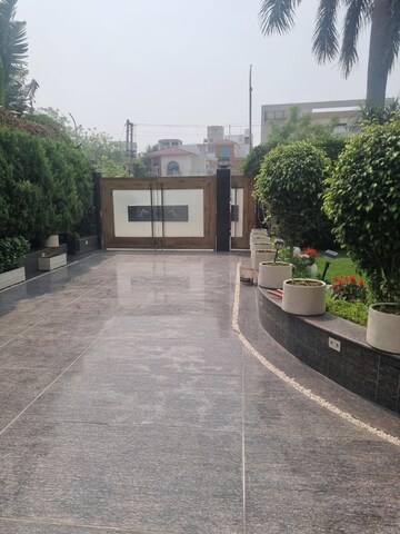 Balcony in 2 BHK Builder Floor at Sector 57 – for Rent
