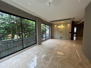 Room in 3 BHK Builder Floor at DLF Building 10, Dlf Phase ii – for Rent