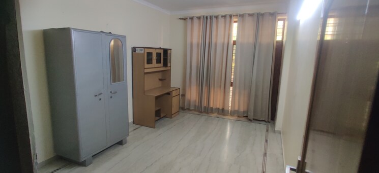 Room, sector 22 3 Bedroom 2500 Sq.Ft. Builder Floor In Sector 22 Gurgaon 8931515