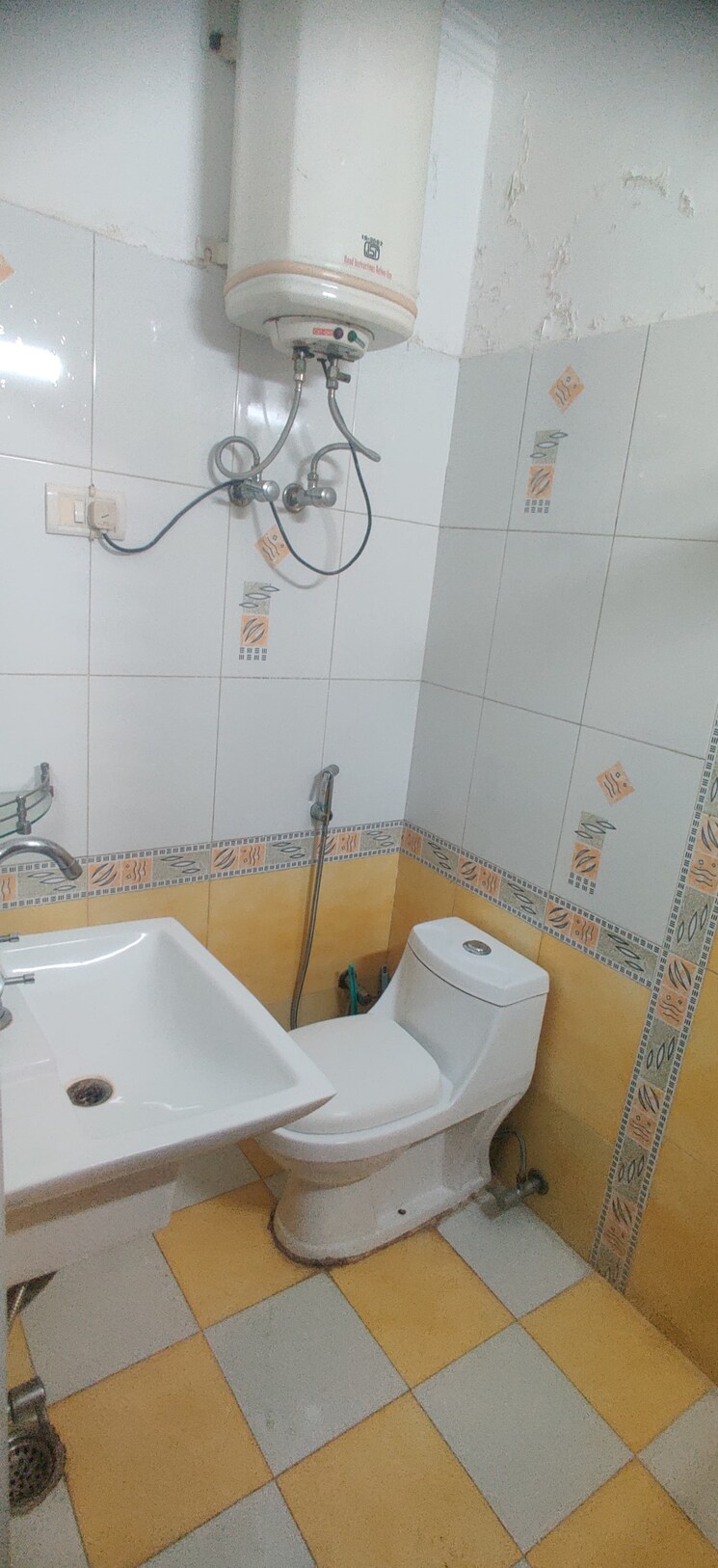 Bathroom, sector 22 3 Bedroom 2500 Sq.Ft. Builder Floor In Sector 22 Gurgaon 8931515