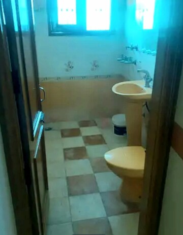 Bathroom in 1 BHK Apartment at Lucky Home Mulund West, Mulund West – for Rent