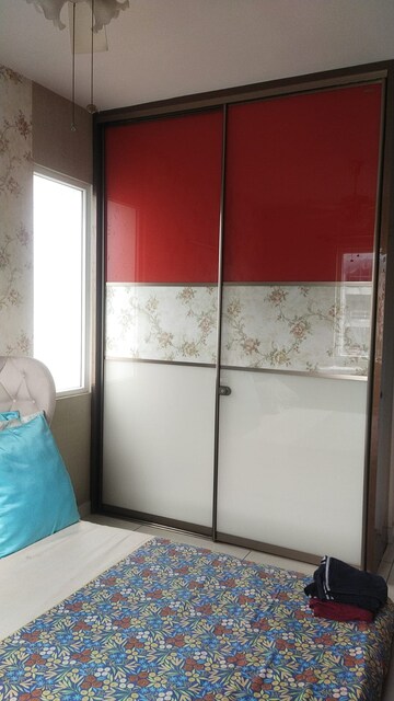 Room in 2 BHK Apartment at Prestige Lakeside Habitat, Varthur – for Rent