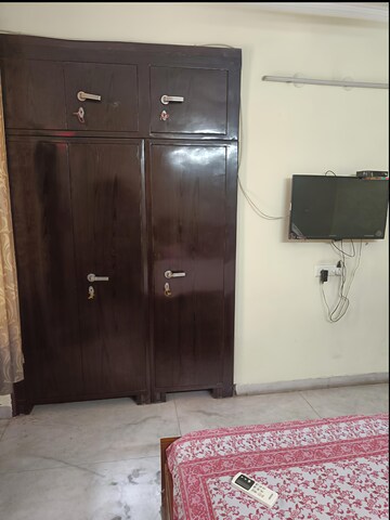 Furnished Amenities in 1 BHK Builder Floor at Malibu Shopping Arcade, Sector 47 – for Rent