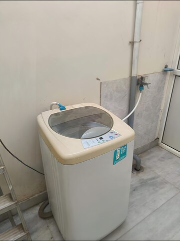 Bathroom in 1 BHK Builder Floor at Malibu Shopping Arcade, Sector 47 – for Rent