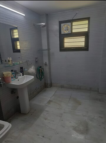 Parking in 1 BHK Builder Floor at Malibu Shopping Arcade, Sector 47 – for Rent