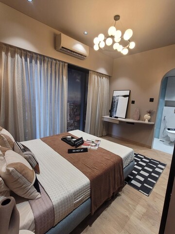 Team Area in 2 BHK Apartment at Suncity Complex, Powai – for Sale