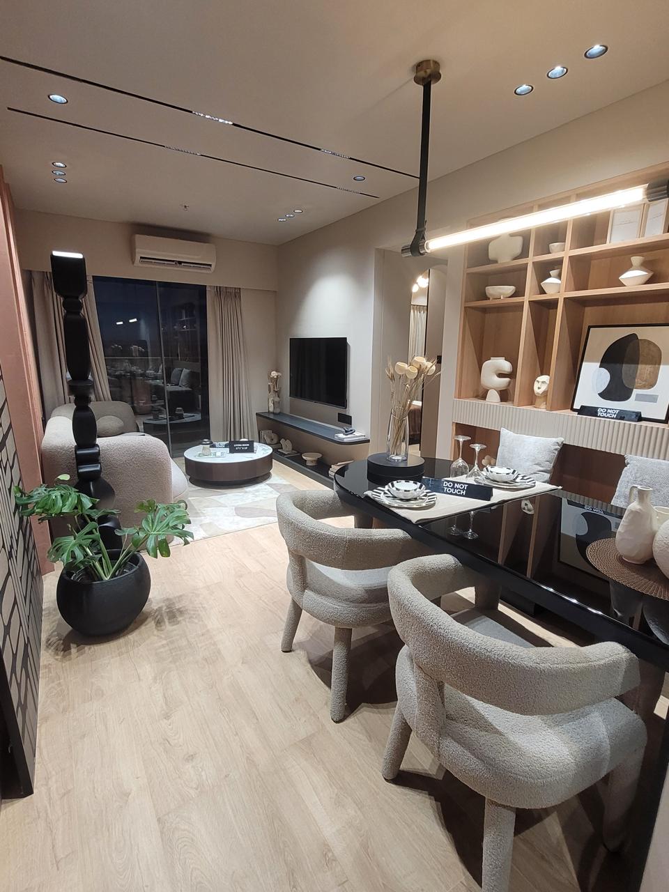 2 BHK + Pooja Room,Servant Room Apartment For Sale in Suncity Complex