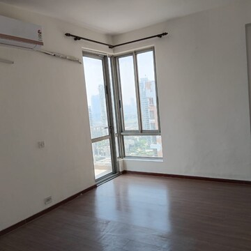 Room in 3 BHK Apartment at Pioneer Park Phase 1, Sector 61 – for Rent