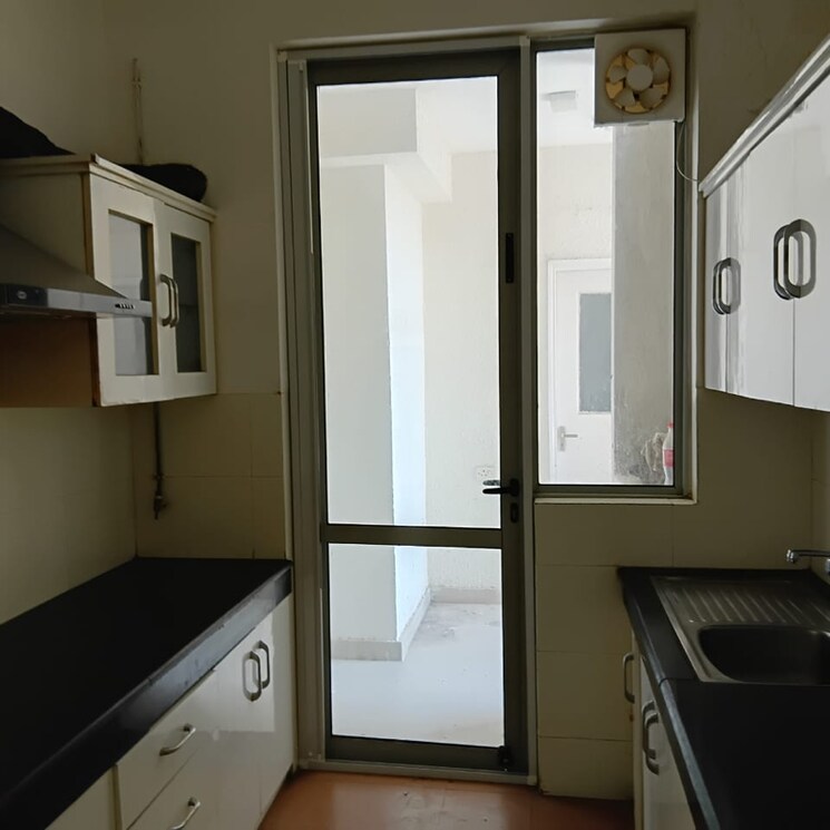 Kitchen, pioneer-park-phase-1 3 Bedroom 2250 Sq.Ft. Apartment In Sector 61 Gurgaon 8931586