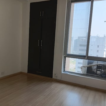 Room in 3 BHK Apartment at Pioneer Park Phase 1, Sector 61 – for Rent