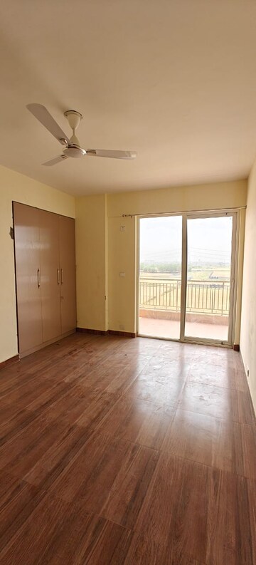 Room in 2 BHK Apartment at Ansal Highland Park, Sector 103 – for Rent