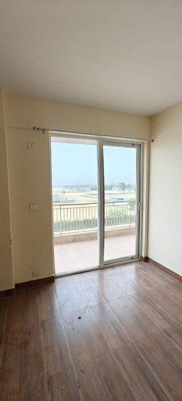 Room in 2 BHK Apartment at Ansal Highland Park, Sector 103 – for Rent